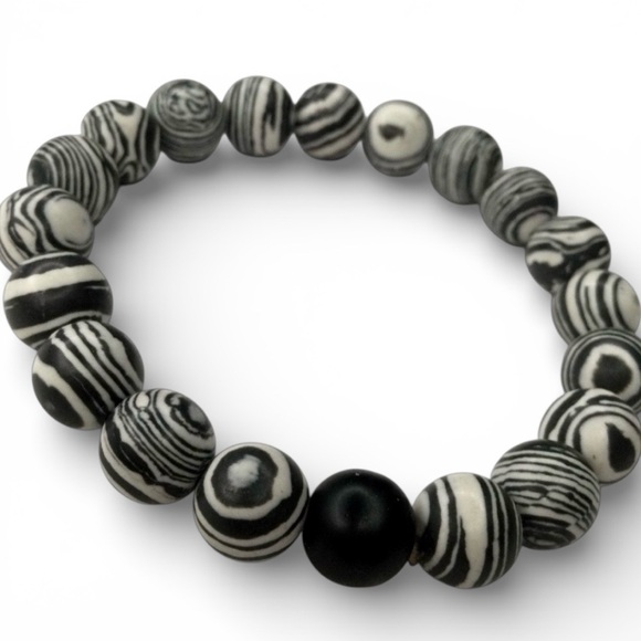 🦋 Handmade Black & White Malachite 8 mm Beaded Stretch Bracelet - Picture 4 of 8